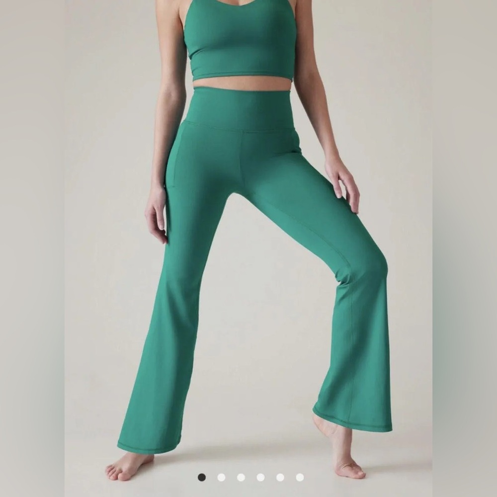 Athleta Salutation Stash Flair Pants EUC Size Large